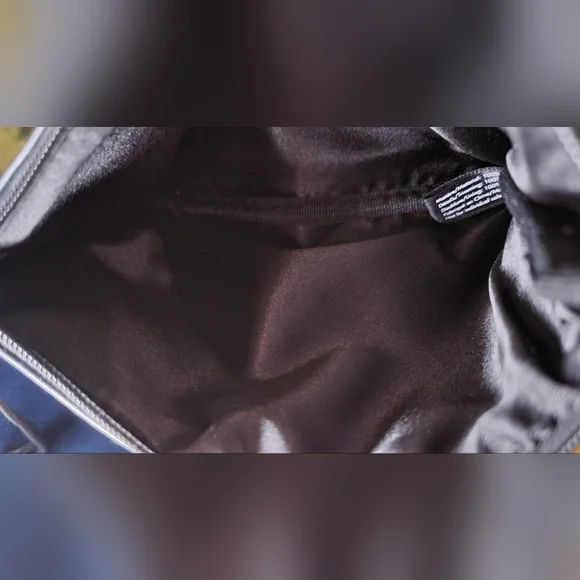 Giorgio Armani Beauty Bag NWOT - Picture 6 of 6